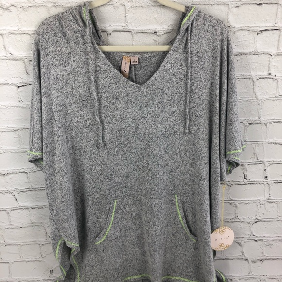 Misia Tops - Misia Gray Top with Green Thread - RT1468